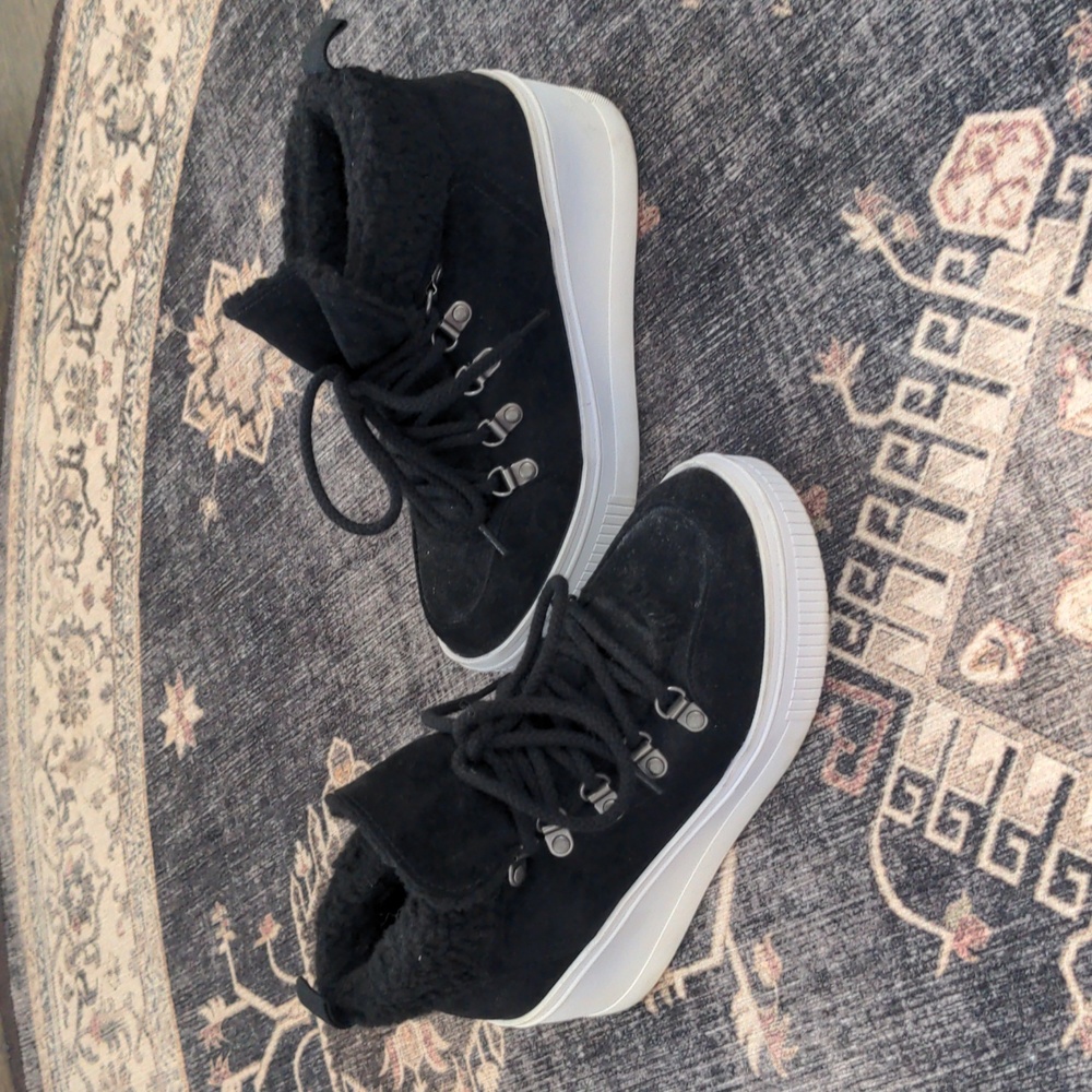 Madden Girl Black size 7 fur platform botties